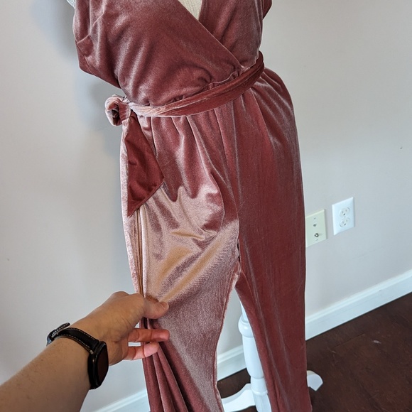 Elegant Mauve/Rose Velvet Jumpsuit with Halter Neckline - Picture 5 of 5